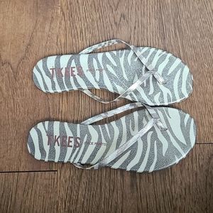 Tkees flip flops